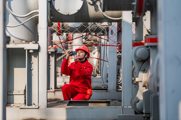 電力人員開展安全督查。國網(wǎng)重慶永川供電公司供圖