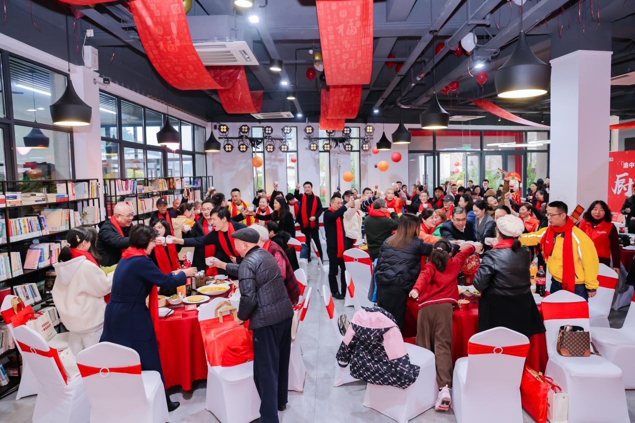 年夜飯現(xiàn)場(chǎng)。覃宇攝