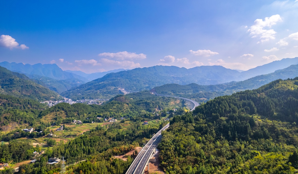 巫云開高速。譚開聞攝