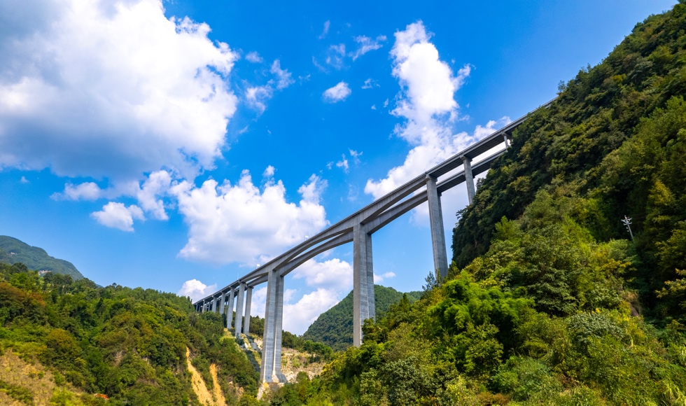 巫云開高速。譚開聞攝