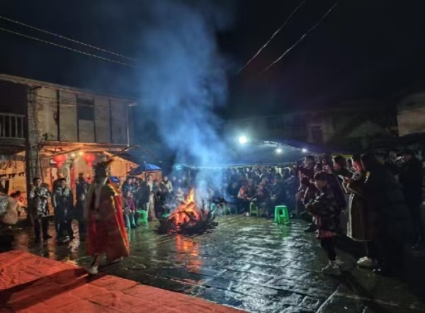 川劇變臉。西南大學鄉(xiāng)村振興戰(zhàn)略研究院供圖