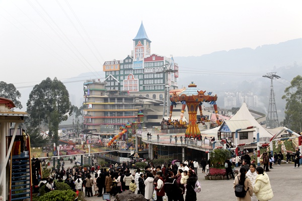 春節(jié)期間美心紅酒小鎮(zhèn)人氣火爆。景區(qū)供圖