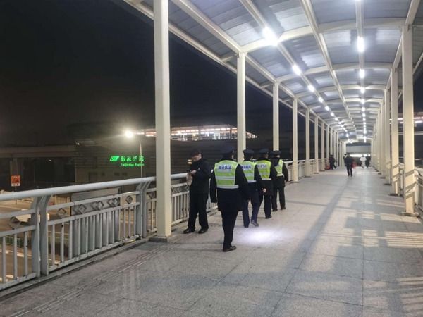 開展城市管理秩序執(zhí)法專項(xiàng)行動(dòng)工作。重慶高新區(qū)綜合執(zhí)法局供圖