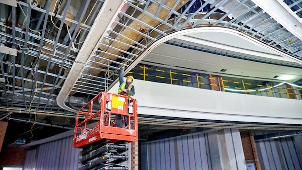 龍湖重慶龍興天街項目建設現(xiàn)場。向詩佳攝