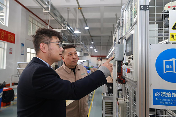 客戶(hù)經(jīng)理走進(jìn)企業(yè)調(diào)研。曾英豪攝