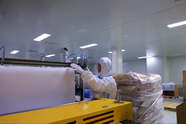 歐偌科技工作人員在車間忙碌。兩江協(xié)同創(chuàng)新區(qū)供圖