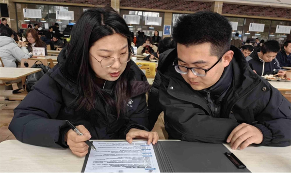 “簡歷問診”公益服務(wù)。西南大學(xué)供圖