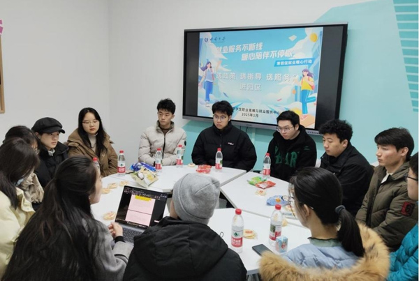 為學(xué)生提供集中就業(yè)指導(dǎo)。西南大學(xué)供圖
