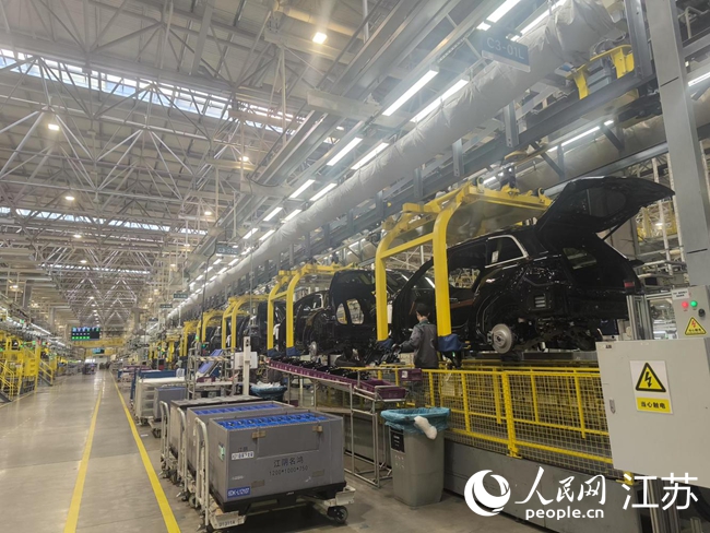 理想汽車常州基地自動(dòng)化生產(chǎn)線。人民網(wǎng) 趙登巖攝