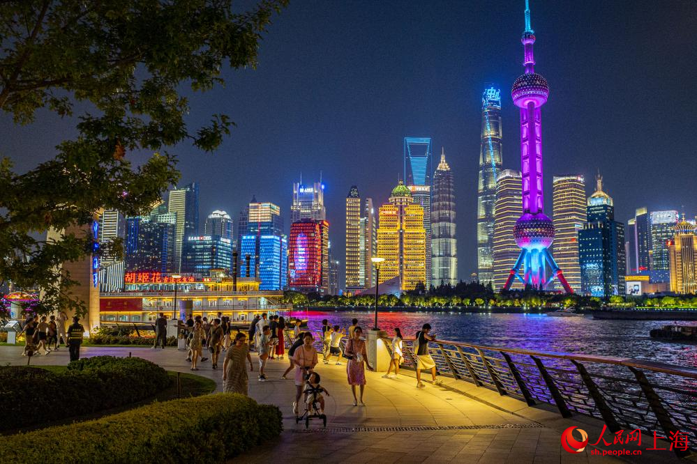 黃浦江畔，夜景迷人。 人民網(wǎng)記者 王初攝