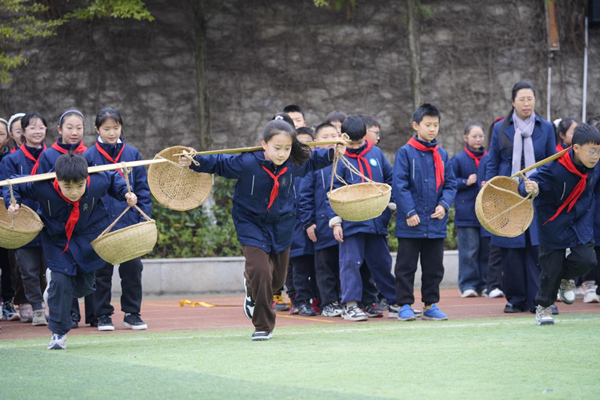 農(nóng)耕主題游戲。金山學(xué)校教育集團(tuán)供圖