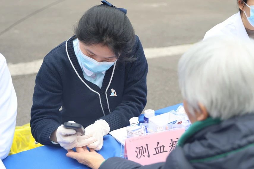 義診現(xiàn)場。重慶西區(qū)醫(yī)院供圖