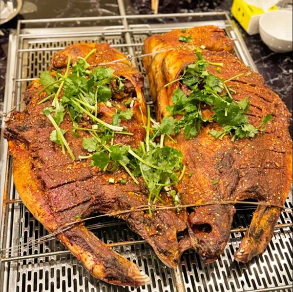 駿都源烤牛頭。渝北區(qū)商務(wù)委供圖