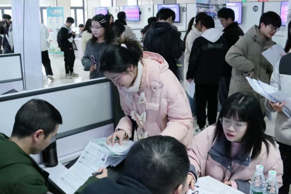 雙選會(huì)現(xiàn)場。重慶理工大學(xué)供圖