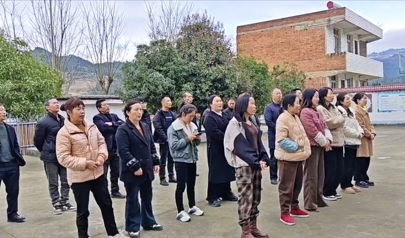 公平村歌隊(duì)在排練“村晚”歌曲。受訪者供圖