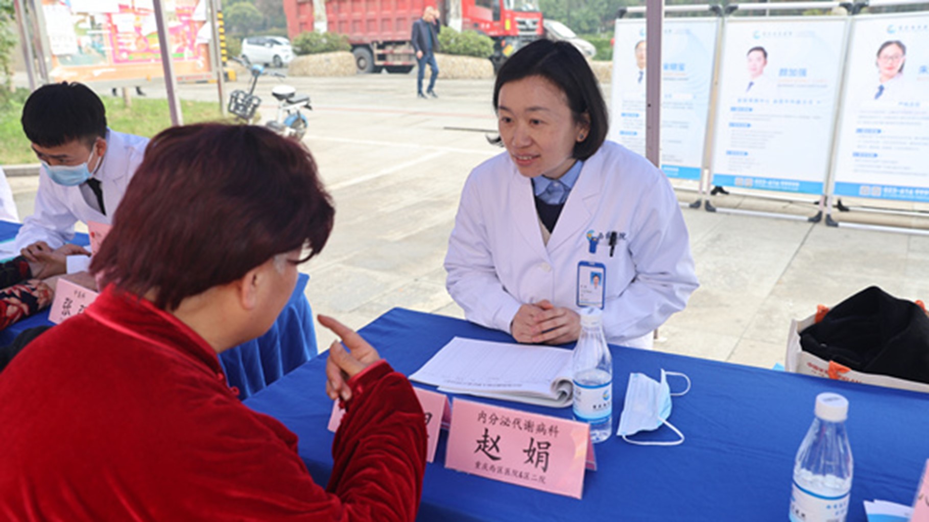 義診活動(dòng)。重慶西區(qū)醫(yī)院供圖