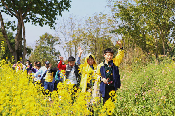 徒步研學(xué)。人民（融僑）小學(xué)供圖
