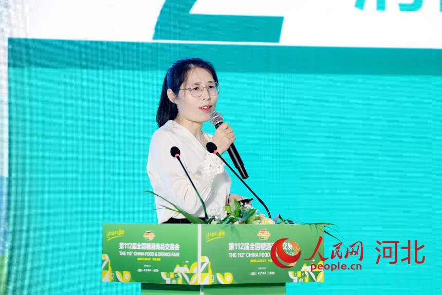 承德清青錦瑞漁業(yè)有限公司副總經(jīng)理李紅偉作分享。人民網(wǎng)記者 周博攝