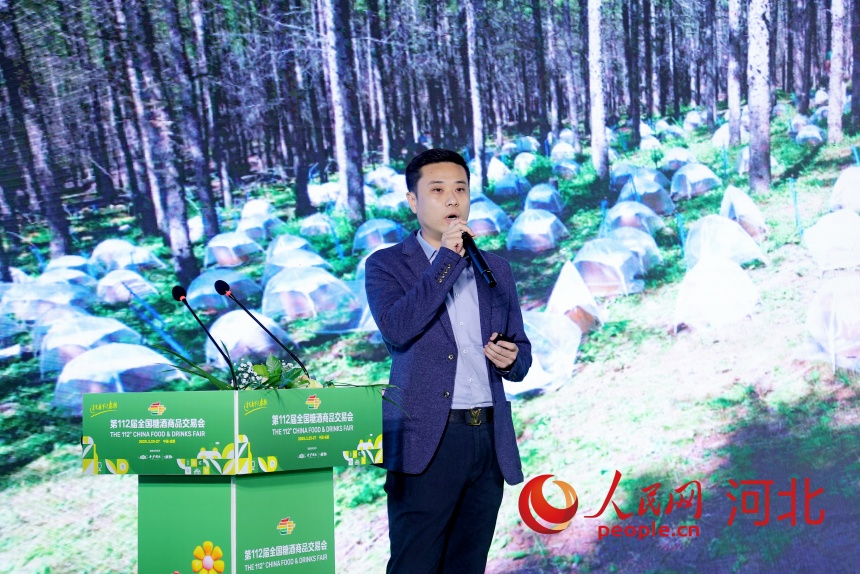 松源農(nóng)業(yè)開(kāi)發(fā)有限責(zé)任公司總經(jīng)理劉卓異作分享。人民網(wǎng)記者 周博攝