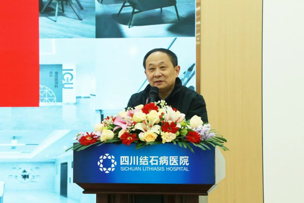 密雷上臺發(fā)言。重慶松山醫(yī)院供圖