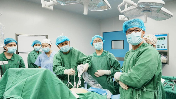 手術中。重慶松山醫(yī)院供圖
