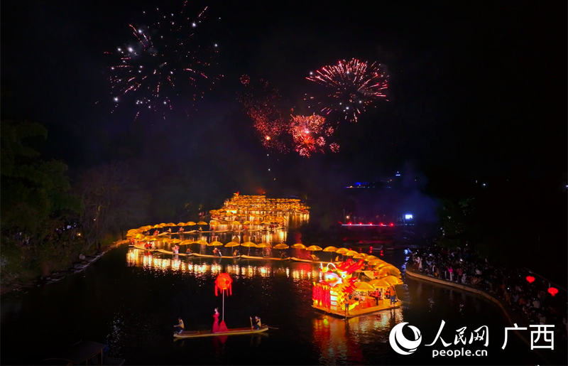 漓江漁火節(jié)“金龍巡游”活動(dòng)。人民網(wǎng) 付華周攝