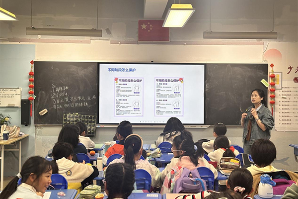 講座現(xiàn)場。重慶松山醫(yī)院供圖