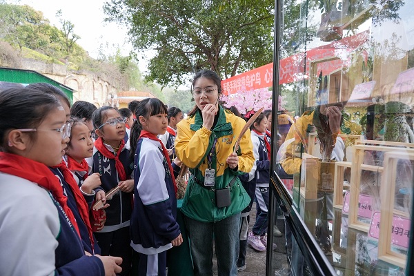 小朋友們參加愛鳥周活動(dòng)。重慶市林業(yè)局供圖