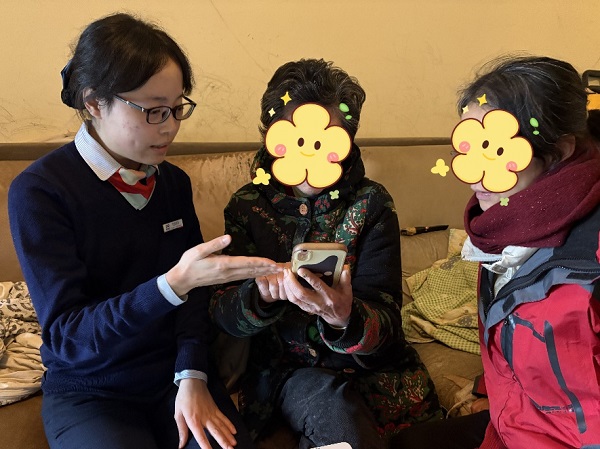 主動上門為客戶服務。浦發(fā)銀行重慶分行供圖