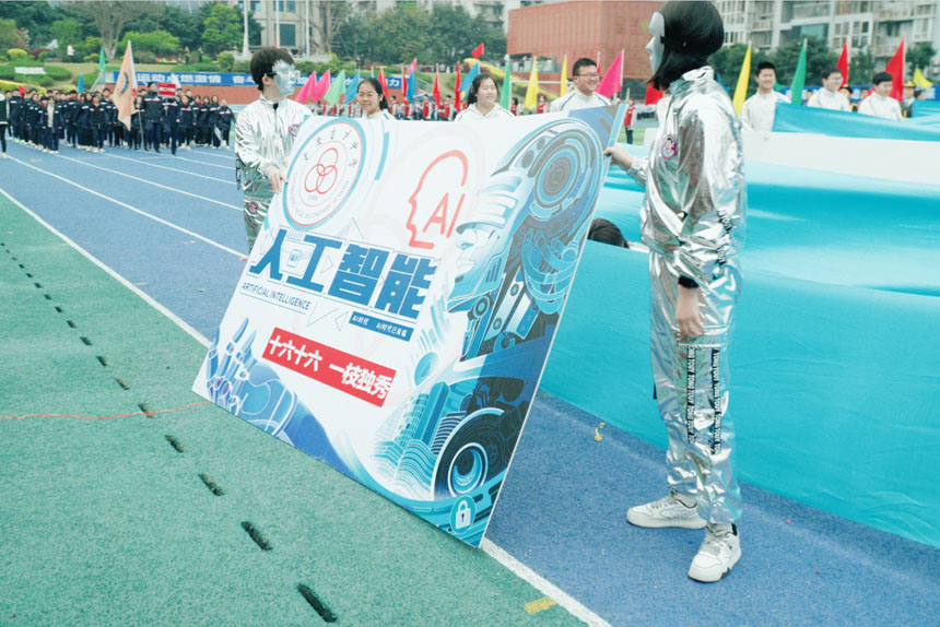 “人工智能APP”現(xiàn)身綠茵場。育才中學(xué)供圖