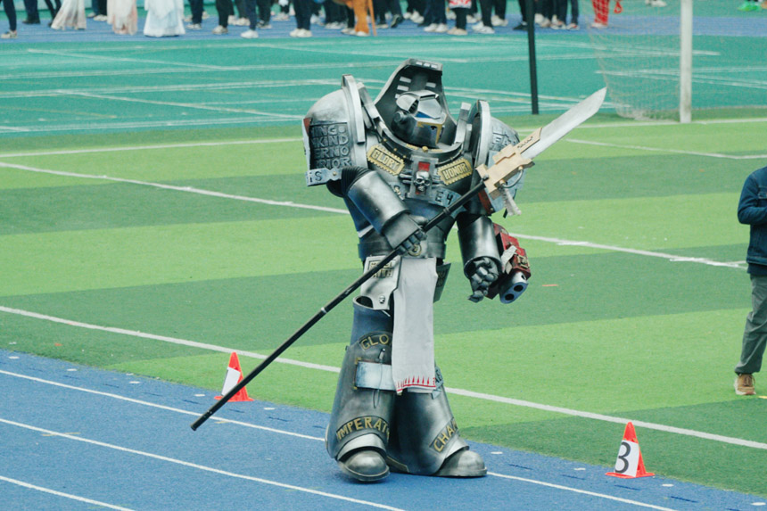 “元宇宙機(jī)甲”現(xiàn)身。育才中學(xué)供圖