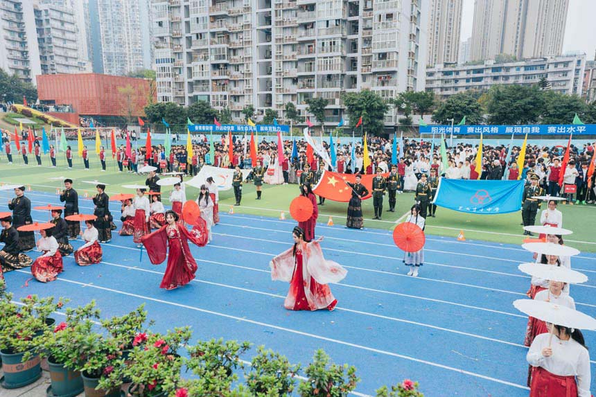 漢服表演。育才中學(xué)供圖