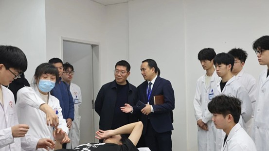 參觀中。重慶西區(qū)醫(yī)院供圖