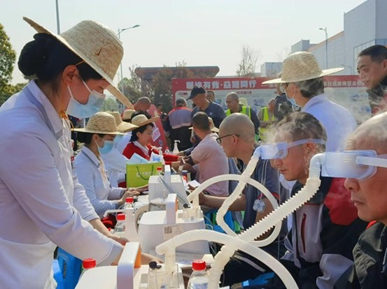 義診活動(dòng)現(xiàn)場(chǎng)。重慶松山醫(yī)院供圖