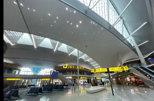 重慶江北國際機(jī)場T3B航站樓。吳汪洋攝