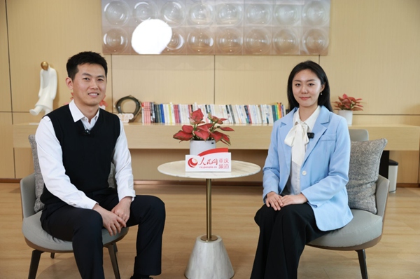 “首店經(jīng)濟(jì)看渝北——人民網(wǎng)對話渝北區(qū)首店品牌企業(yè)代表”系列訪談對話雷偉。金秋橦攝