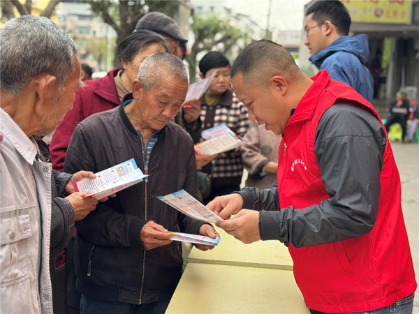 走進(jìn)場鎮(zhèn)宣傳。巴南區(qū)委宣傳部供圖