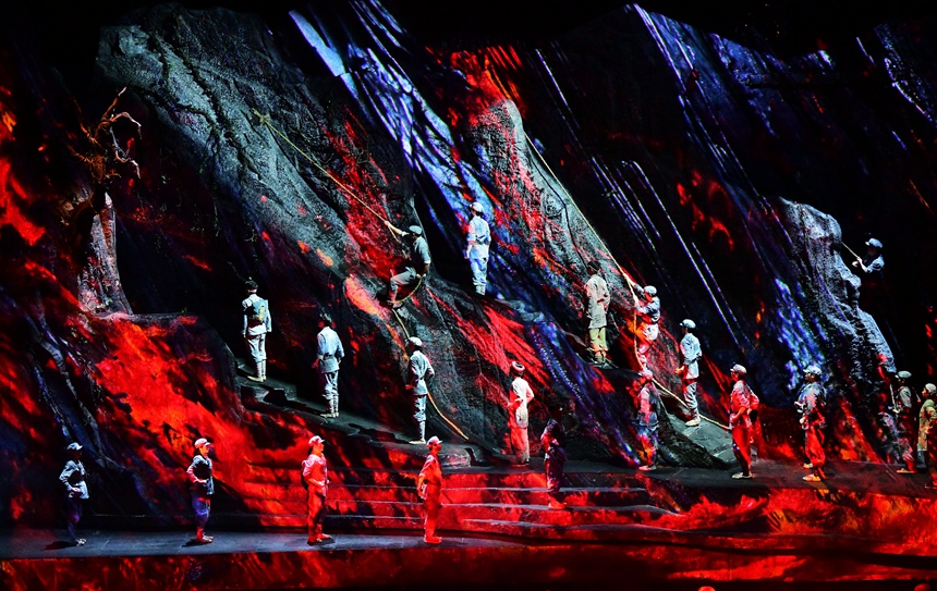 《偉大轉(zhuǎn)折》演出現(xiàn)場，科技與藝術(shù)融合，賦能紅色文化傳承。尚宇杰攝