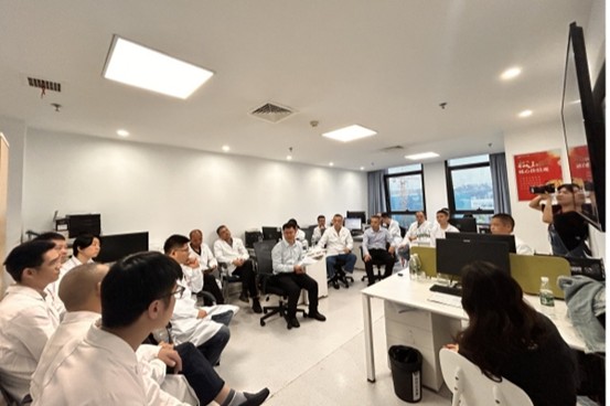 多學(xué)科會(huì)診中。重慶松山醫(yī)院供圖