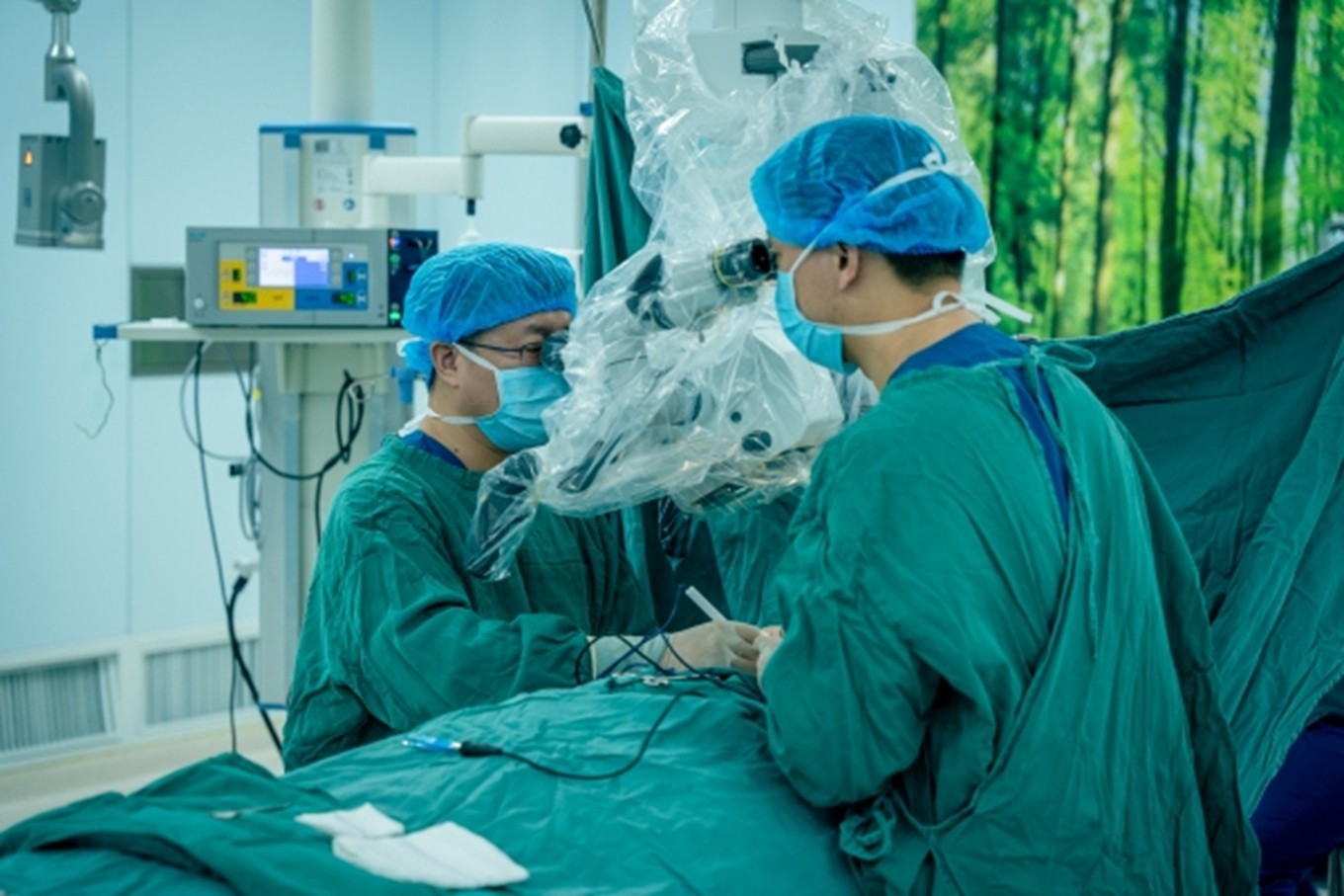 手術(shù)中。重慶松山醫(yī)院供圖