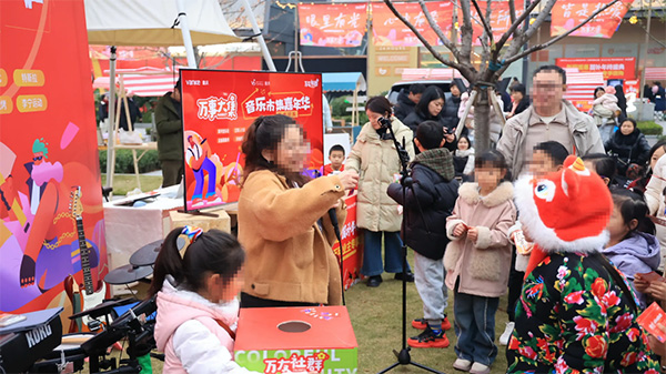 重慶萬(wàn)科“甜蜜課堂”活動(dòng)，帶領(lǐng)小業(yè)主們走進(jìn)重慶南山植物園，重慶萬(wàn)科供圖