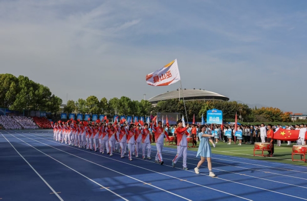 運動員代表隊入場。巫山縣融媒體中心供圖
