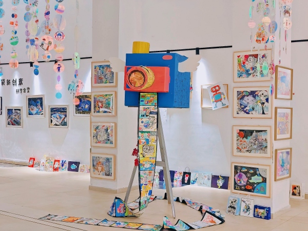 展覽現(xiàn)場(chǎng)。重慶科學(xué)城樹(shù)人思賢小學(xué)校供圖