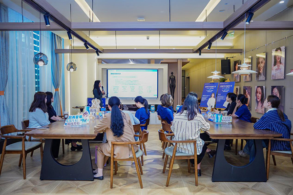 活動(dòng)現(xiàn)場(chǎng)。重慶星榮整形外科醫(yī)院供圖