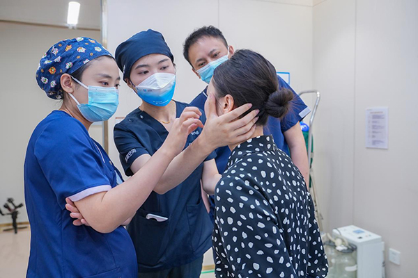 實(shí)操演示現(xiàn)場(chǎng)。重慶星榮整形外科醫(yī)院供圖