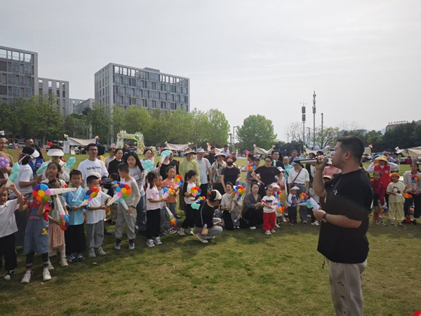 現(xiàn)場搶答。長生橋鎮(zhèn)供圖