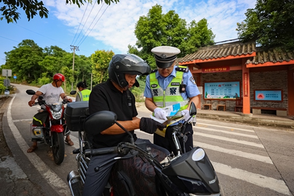 交巡警開展道路交通安全集中專項整治。巴南交巡警供圖