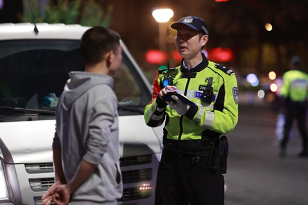 交巡警開展道路交通安全集中專項整治。巴南交巡警供圖