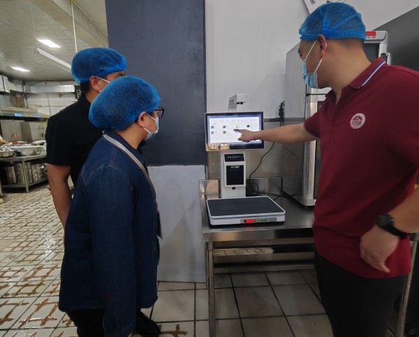 學(xué)生食堂智慧入庫(kù)設(shè)備。溱州中學(xué)供圖