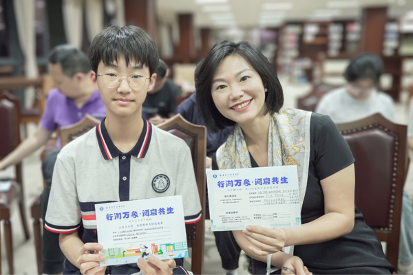 親子共讀。西南大學(xué)附中供圖